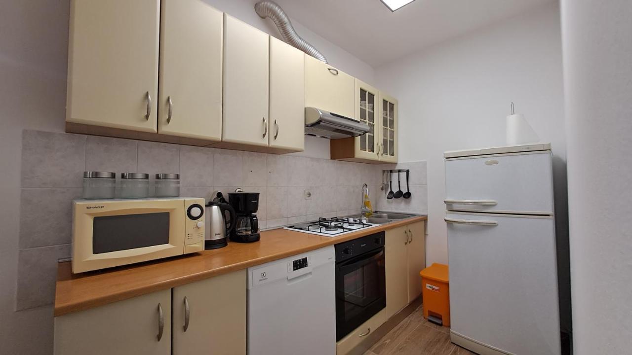 Greenline Pula Apartment Bagian luar foto