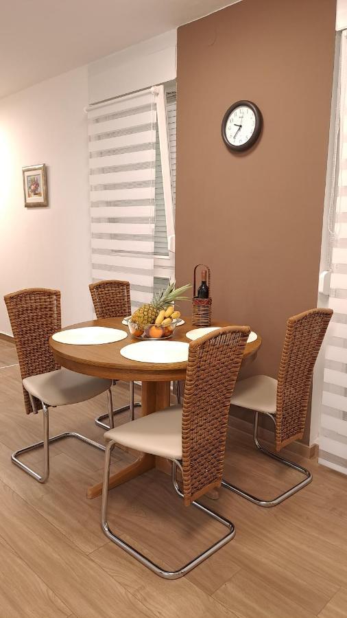 Greenline Pula Apartment Bagian luar foto