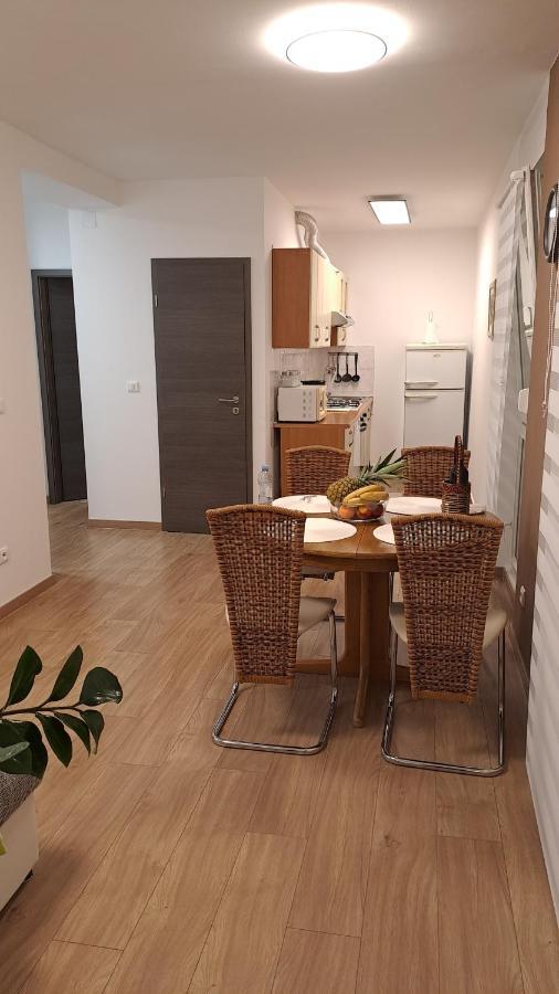 Greenline Pula Apartment Bagian luar foto